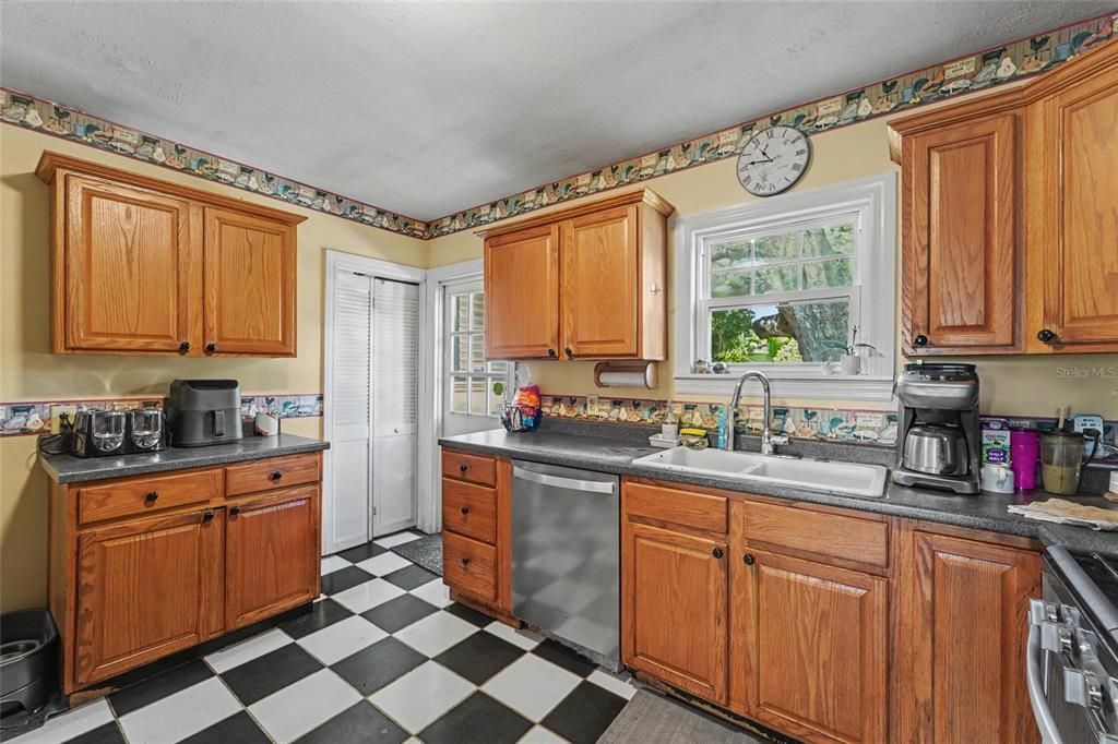 For Sale: $779,000 (3 beds, 2 baths, 2340 Square Feet)