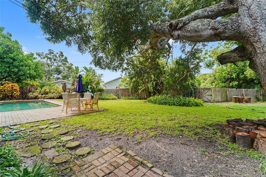 For Sale: $779,000 (3 beds, 2 baths, 2340 Square Feet)