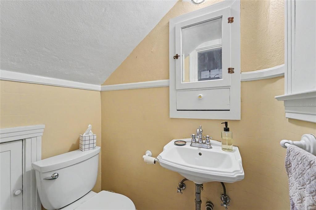 For Sale: $779,000 (3 beds, 2 baths, 2340 Square Feet)
