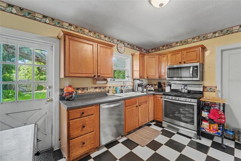 For Sale: $779,000 (3 beds, 2 baths, 2340 Square Feet)
