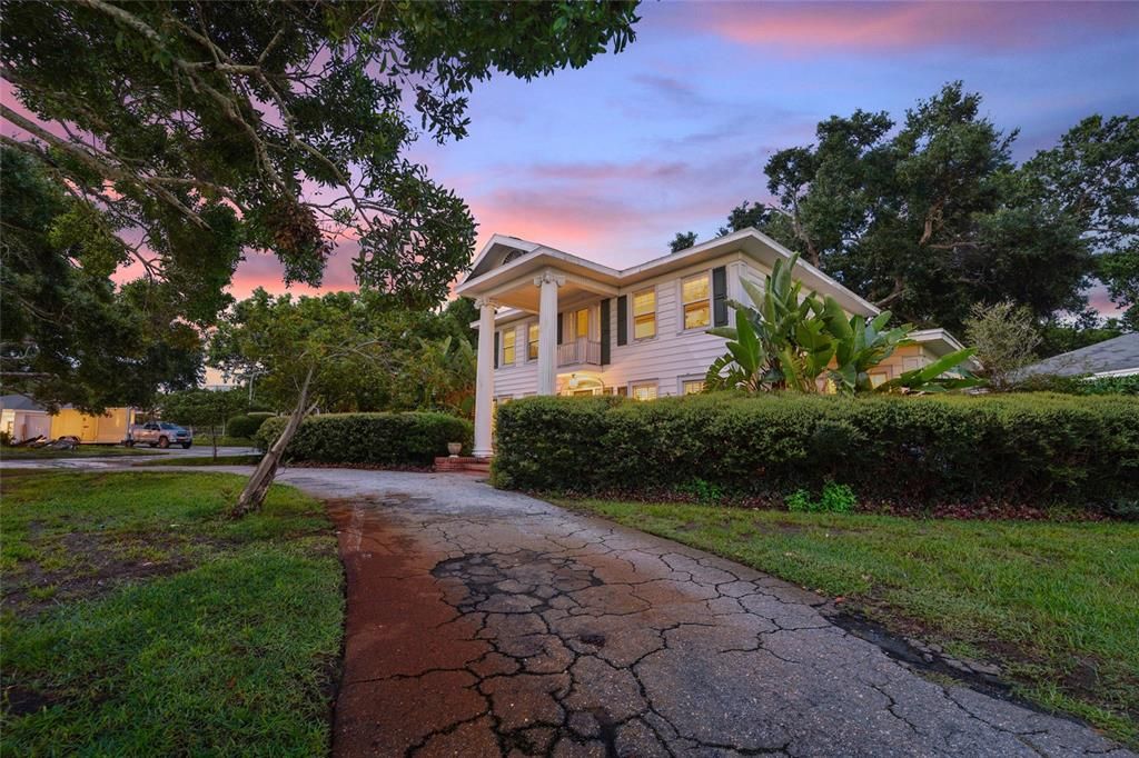 For Sale: $779,000 (3 beds, 2 baths, 2340 Square Feet)