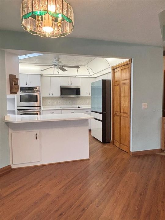 En Venta: $450,000 (3 camas, 2 baños, 2221 Pies cuadrados)
