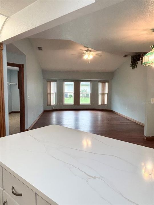 En Venta: $450,000 (3 camas, 2 baños, 2221 Pies cuadrados)