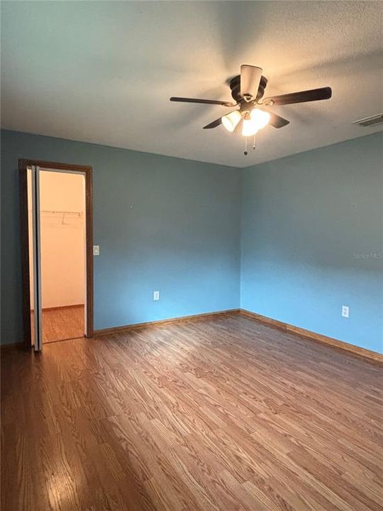 En Venta: $450,000 (3 camas, 2 baños, 2221 Pies cuadrados)