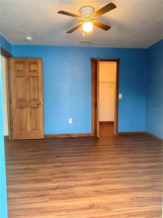 En Venta: $450,000 (3 camas, 2 baños, 2221 Pies cuadrados)