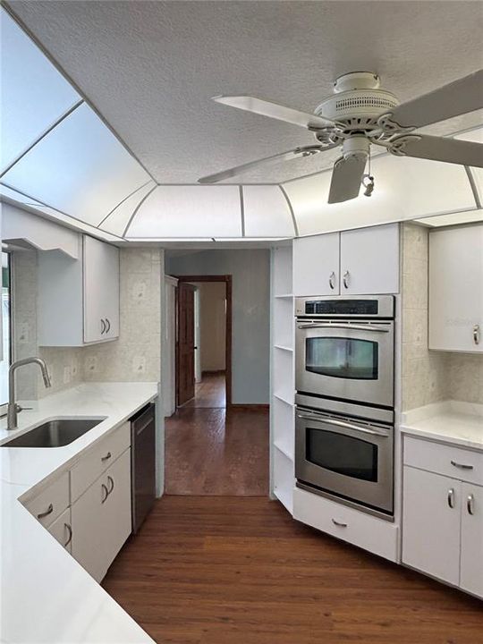 En Venta: $450,000 (3 camas, 2 baños, 2221 Pies cuadrados)