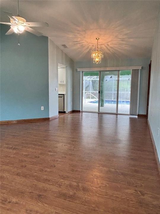 En Venta: $450,000 (3 camas, 2 baños, 2221 Pies cuadrados)