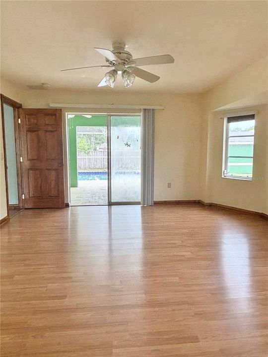 En Venta: $450,000 (3 camas, 2 baños, 2221 Pies cuadrados)