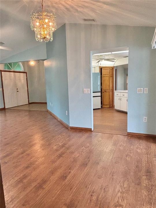 En Venta: $450,000 (3 camas, 2 baños, 2221 Pies cuadrados)