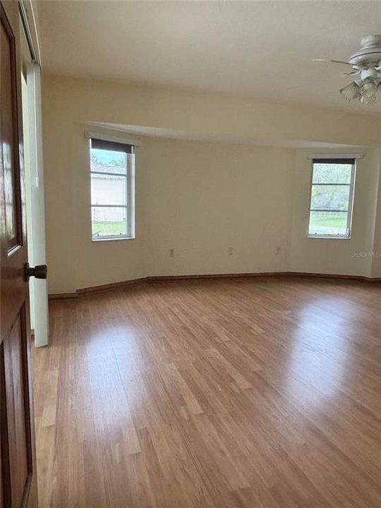 En Venta: $450,000 (3 camas, 2 baños, 2221 Pies cuadrados)
