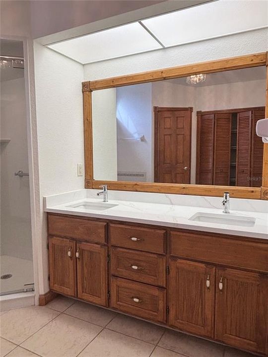 En Venta: $450,000 (3 camas, 2 baños, 2221 Pies cuadrados)