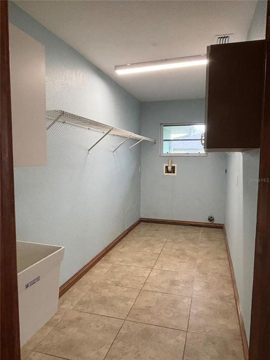 En Venta: $450,000 (3 camas, 2 baños, 2221 Pies cuadrados)