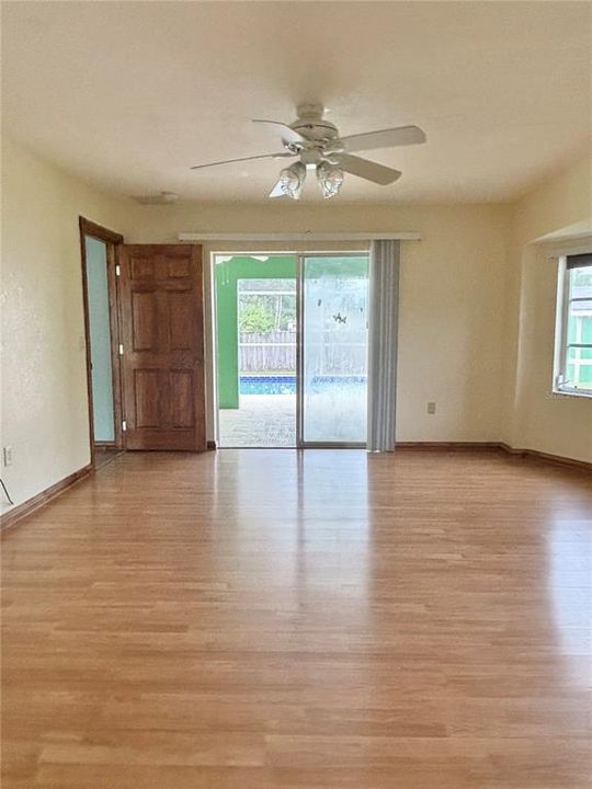 En Venta: $450,000 (3 camas, 2 baños, 2221 Pies cuadrados)