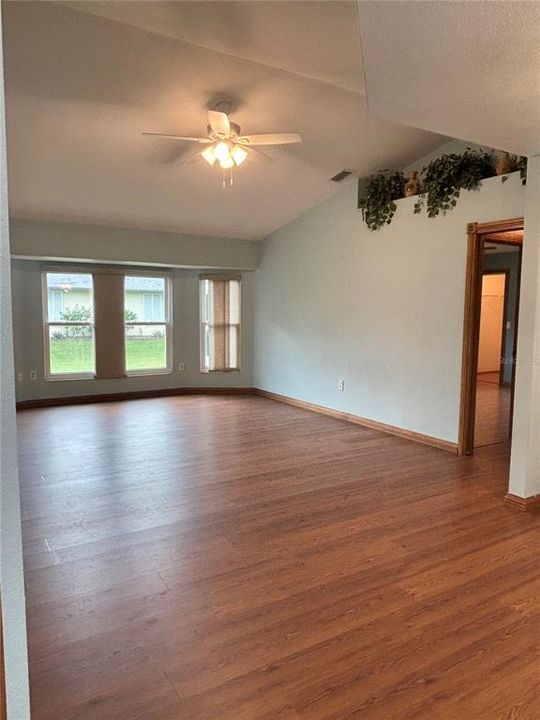 En Venta: $450,000 (3 camas, 2 baños, 2221 Pies cuadrados)