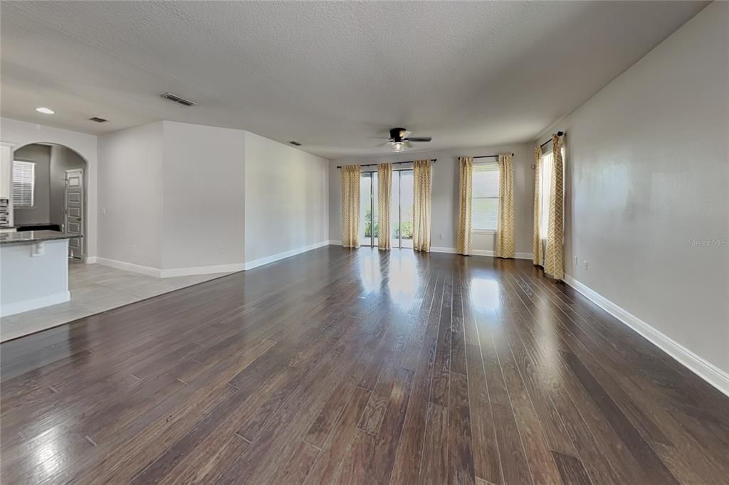 For Rent: $2,950 (3 beds, 2 baths, 1921 Square Feet)