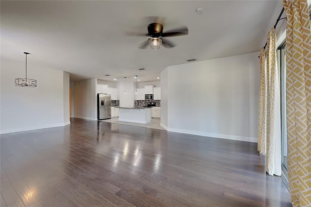 For Rent: $2,950 (3 beds, 2 baths, 1921 Square Feet)