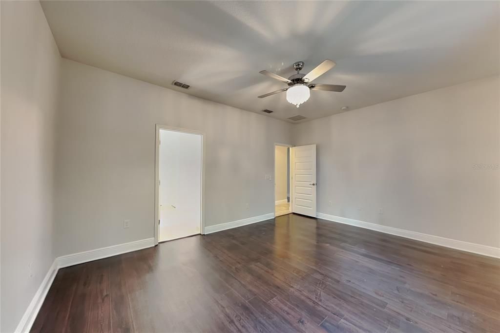 For Rent: $2,950 (3 beds, 2 baths, 1921 Square Feet)
