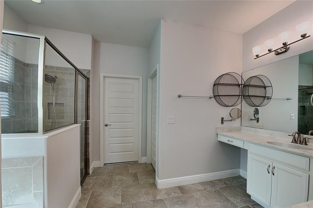 For Rent: $2,950 (3 beds, 2 baths, 1921 Square Feet)