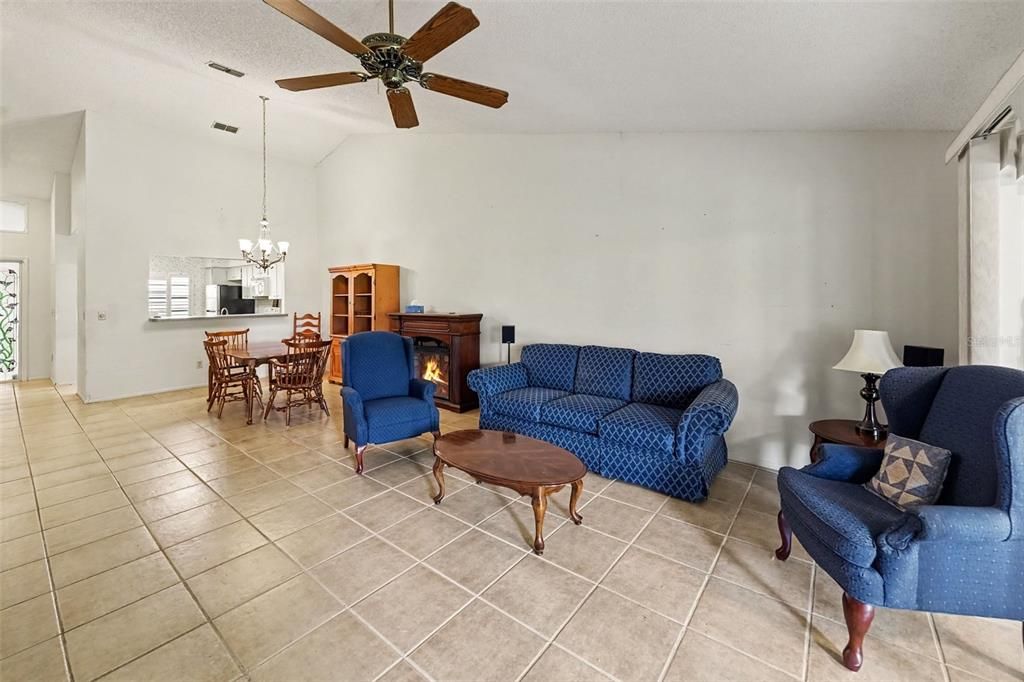 En Venta: $299,000 (2 camas, 2 baños, 1380 Pies cuadrados)