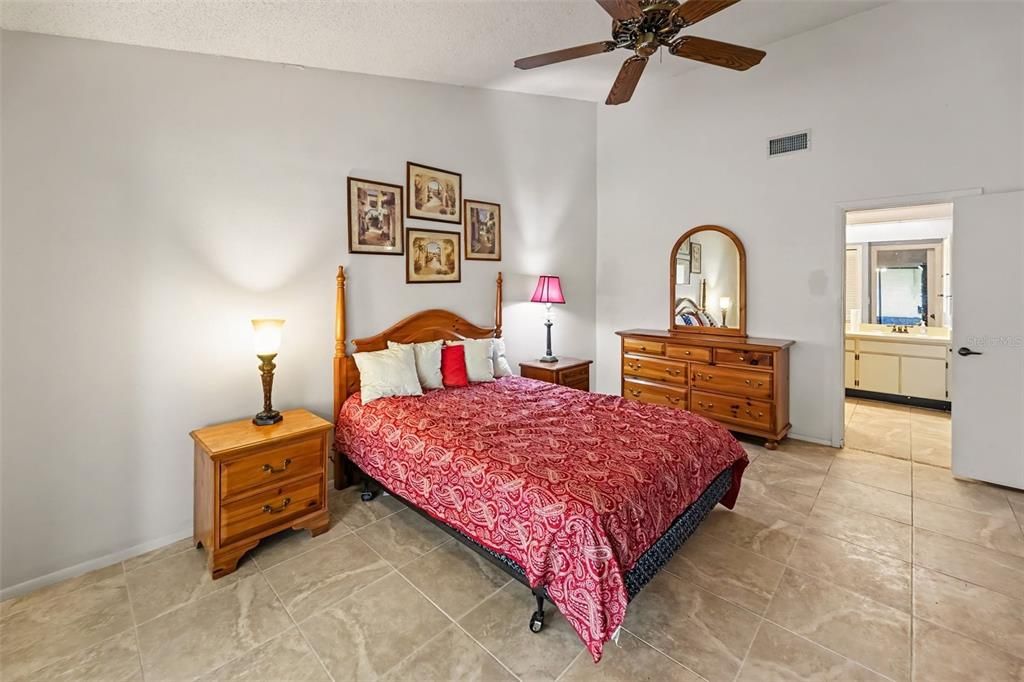 En Venta: $299,000 (2 camas, 2 baños, 1380 Pies cuadrados)
