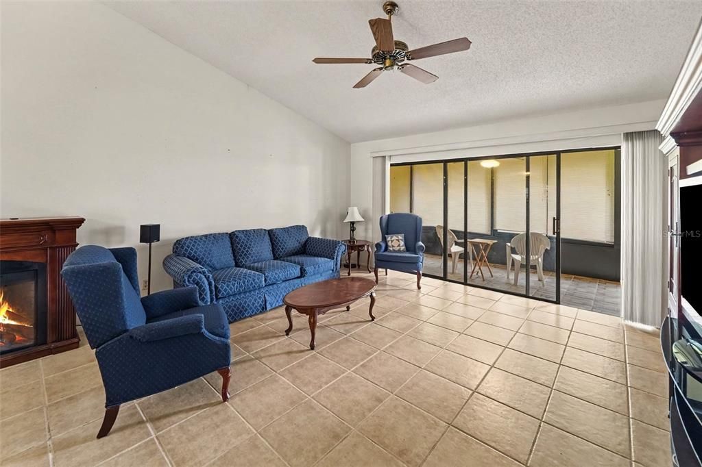 En Venta: $299,000 (2 camas, 2 baños, 1380 Pies cuadrados)