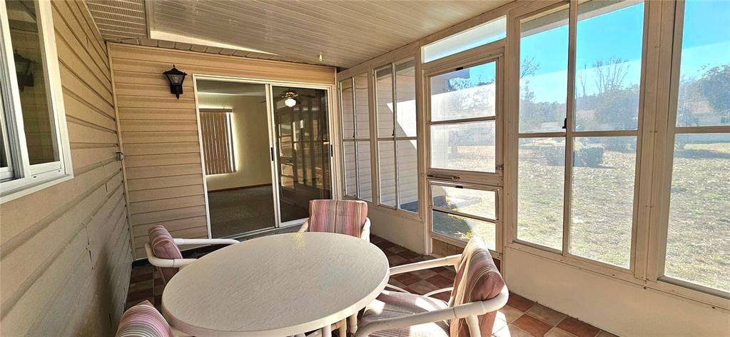 For Sale: $165,000 (2 beds, 2 baths, 1102 Square Feet)