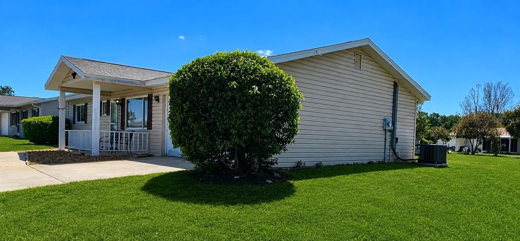 For Sale: $165,000 (2 beds, 2 baths, 1102 Square Feet)