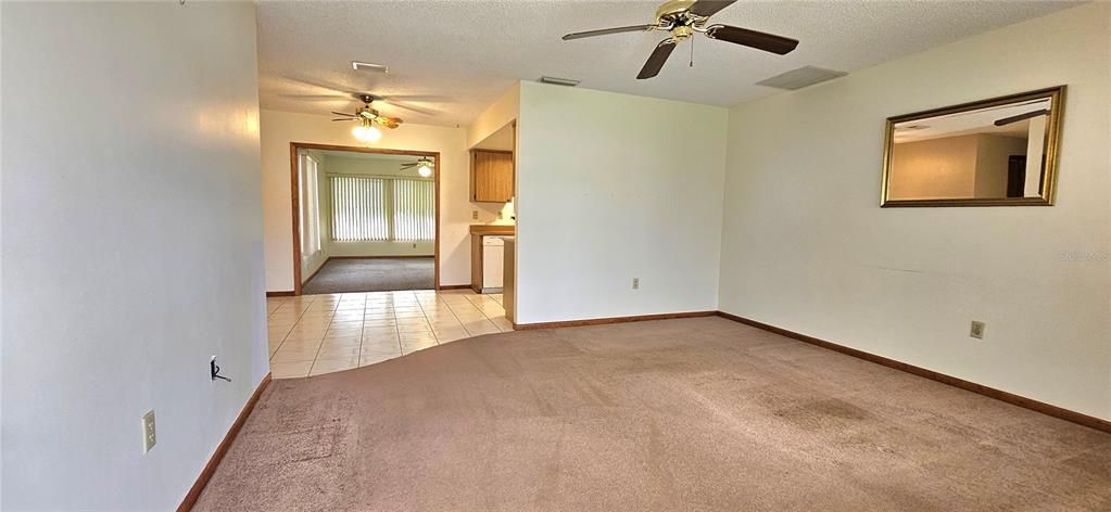 For Sale: $165,000 (2 beds, 2 baths, 1102 Square Feet)