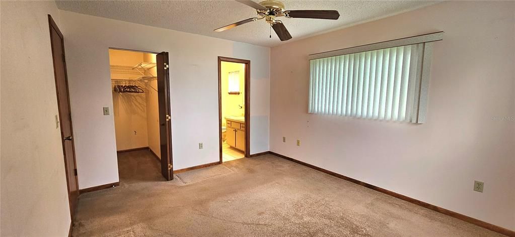 For Sale: $165,000 (2 beds, 2 baths, 1102 Square Feet)