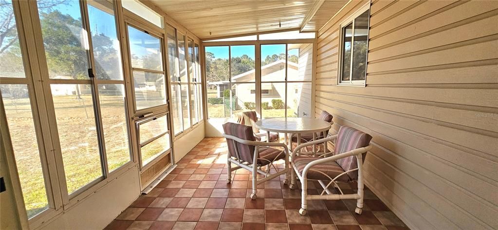 For Sale: $165,000 (2 beds, 2 baths, 1102 Square Feet)
