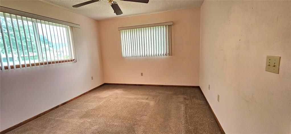 For Sale: $165,000 (2 beds, 2 baths, 1102 Square Feet)