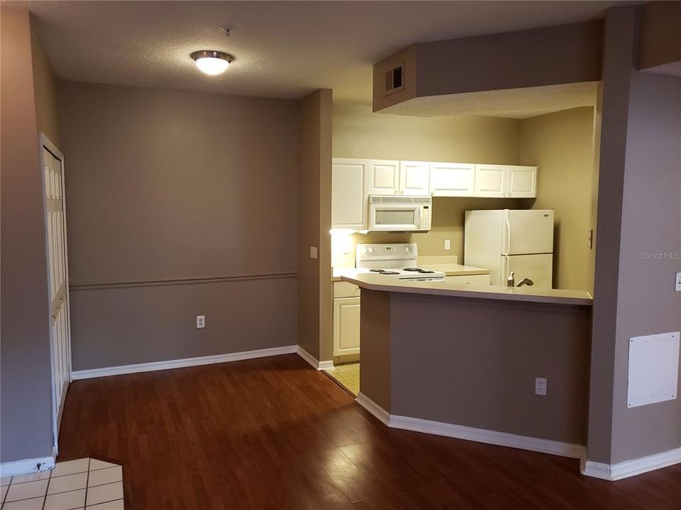 For Rent: $1,250 (1 beds, 1 baths, 709 Square Feet)