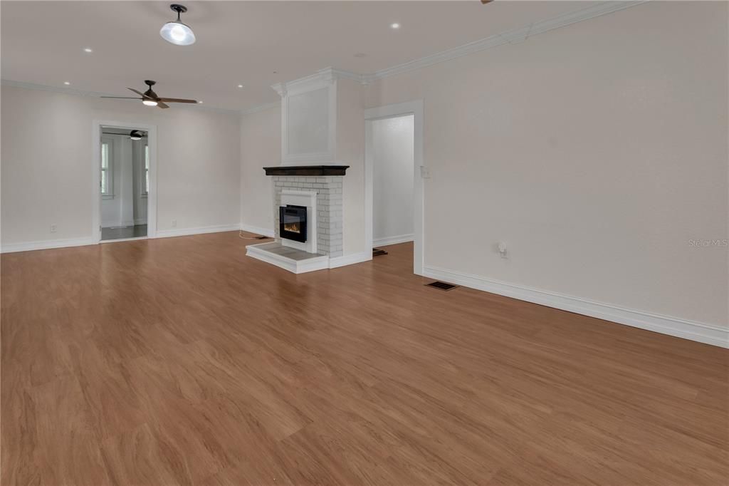For Sale: $548,000 (5 beds, 3 baths, 2024 Square Feet)