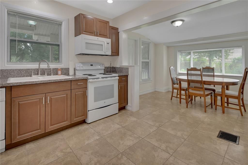 For Sale: $548,000 (5 beds, 3 baths, 2024 Square Feet)