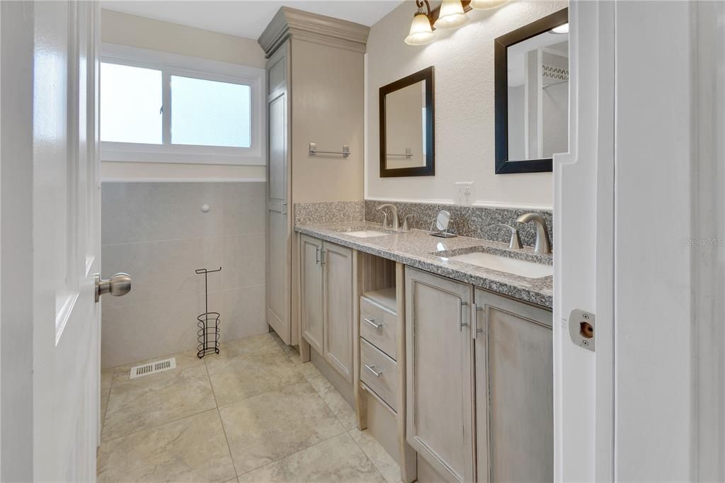 For Sale: $548,000 (5 beds, 3 baths, 2024 Square Feet)