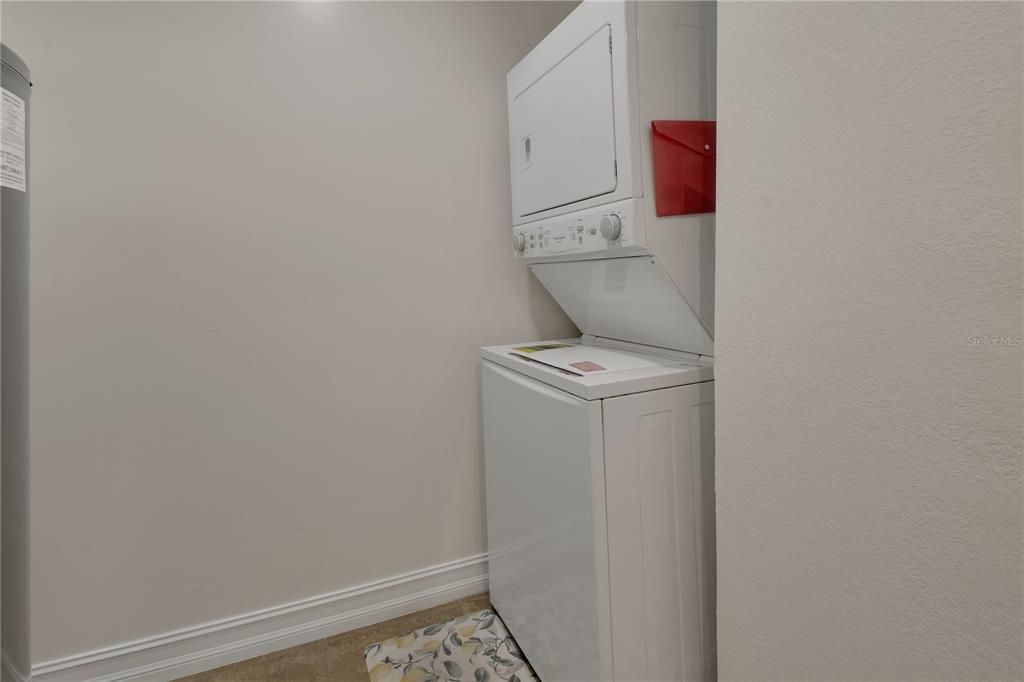 For Sale: $548,000 (5 beds, 3 baths, 2024 Square Feet)