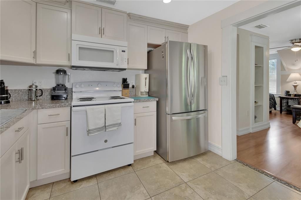 For Sale: $548,000 (5 beds, 3 baths, 2024 Square Feet)