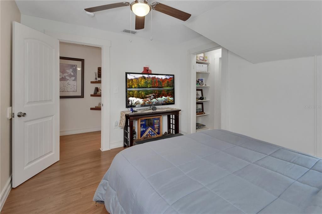 For Sale: $548,000 (5 beds, 3 baths, 2024 Square Feet)