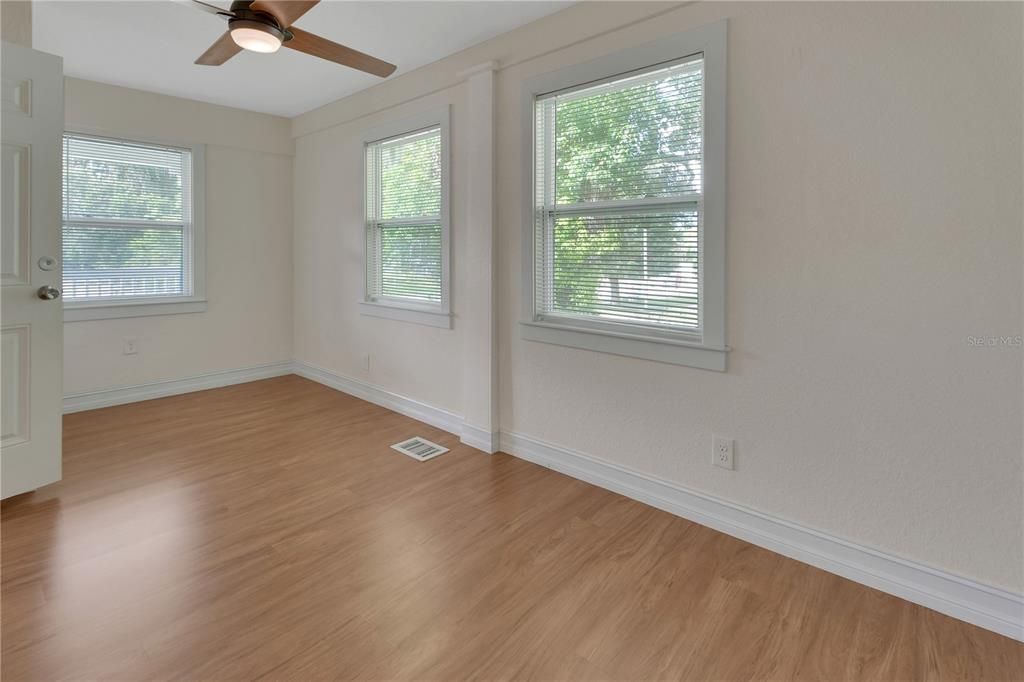 For Sale: $548,000 (5 beds, 3 baths, 2024 Square Feet)