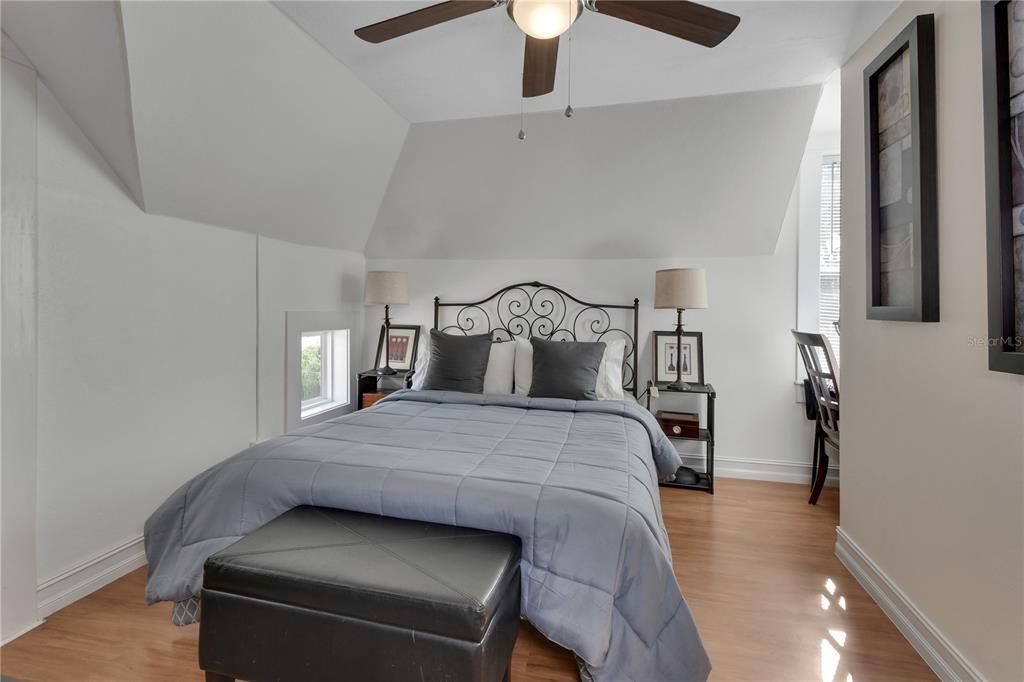 For Sale: $548,000 (5 beds, 3 baths, 2024 Square Feet)
