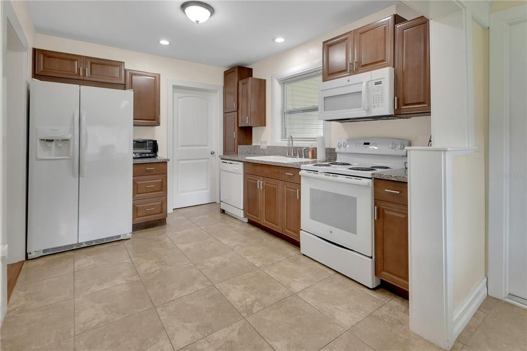 For Sale: $548,000 (5 beds, 3 baths, 2024 Square Feet)