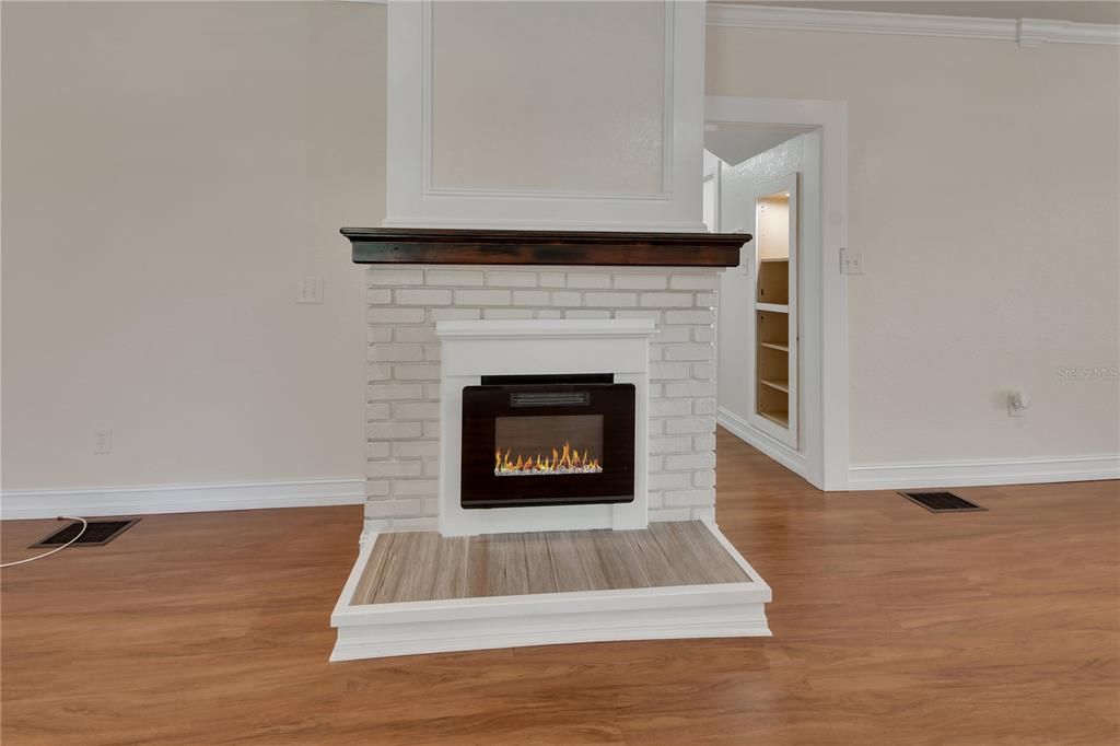 For Sale: $548,000 (5 beds, 3 baths, 2024 Square Feet)