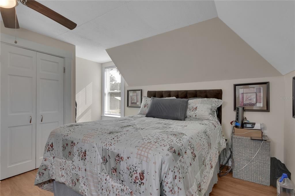 For Sale: $548,000 (5 beds, 3 baths, 2024 Square Feet)
