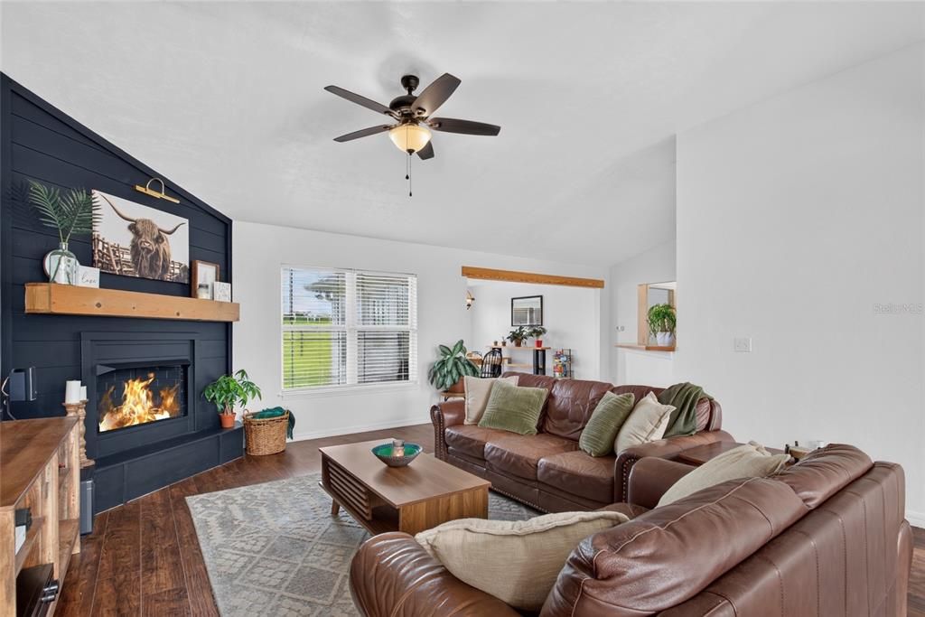 For Sale: $449,500 (3 beds, 2 baths, 1910 Square Feet)