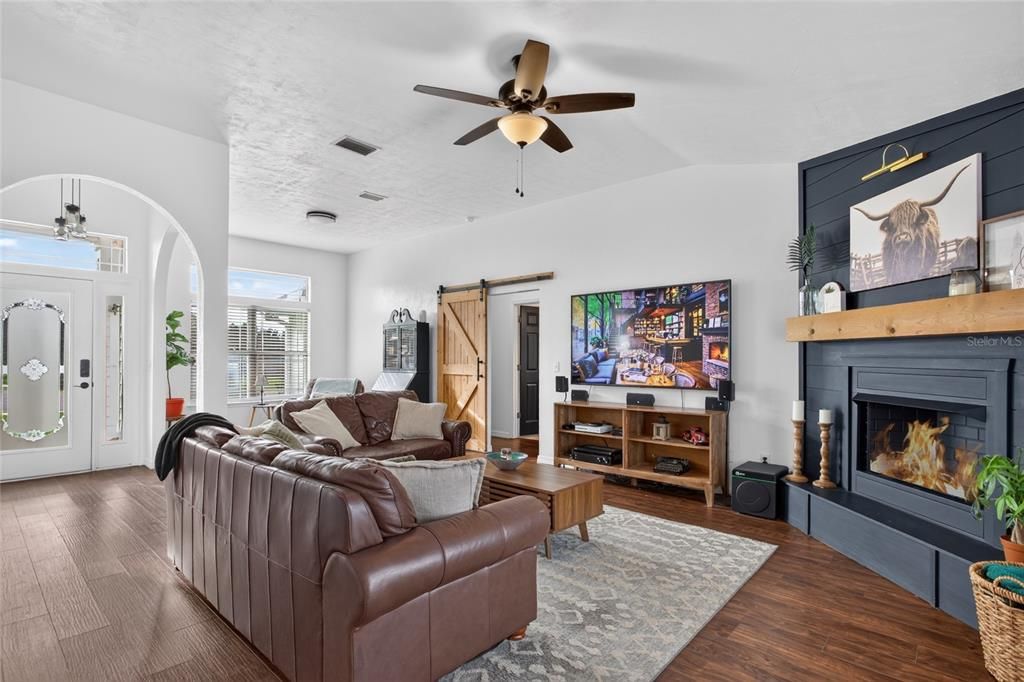 For Sale: $449,500 (3 beds, 2 baths, 1910 Square Feet)