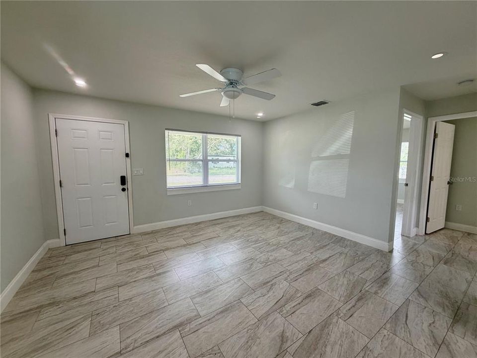 For Rent: $1,900 (3 beds, 1 baths, 1150 Square Feet)