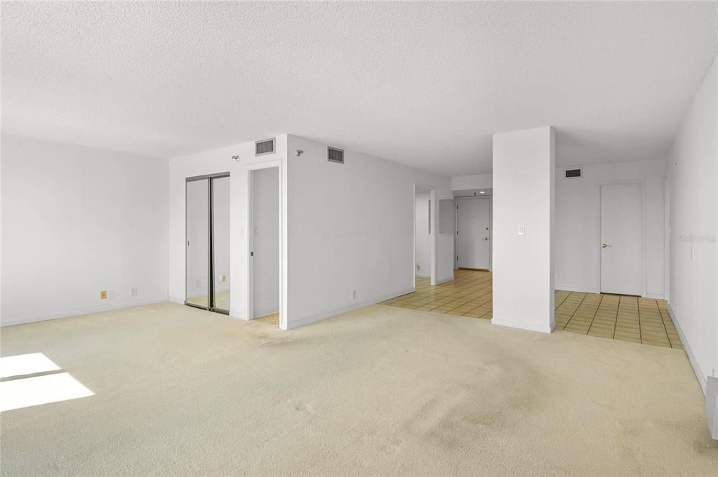 For Sale: $229,900 (1 beds, 2 baths, 1109 Square Feet)