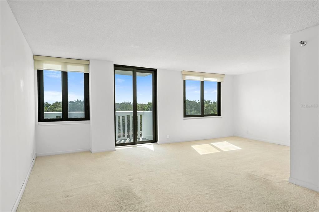 For Sale: $229,900 (1 beds, 2 baths, 1109 Square Feet)