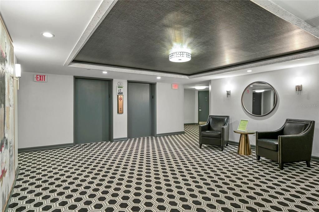 For Sale: $229,900 (1 beds, 2 baths, 1109 Square Feet)