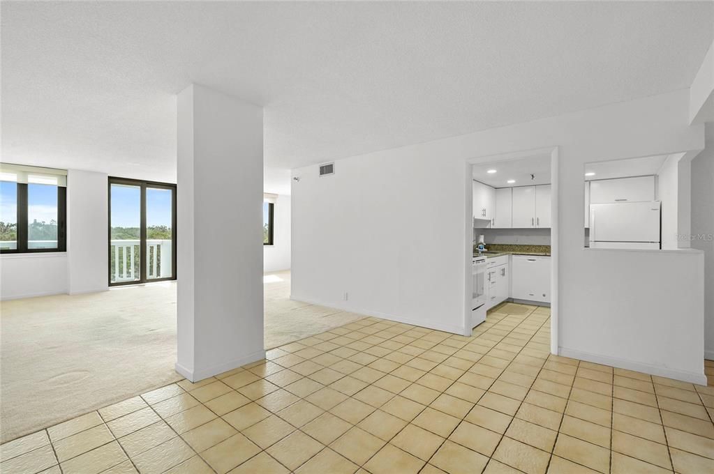 For Sale: $229,900 (1 beds, 2 baths, 1109 Square Feet)